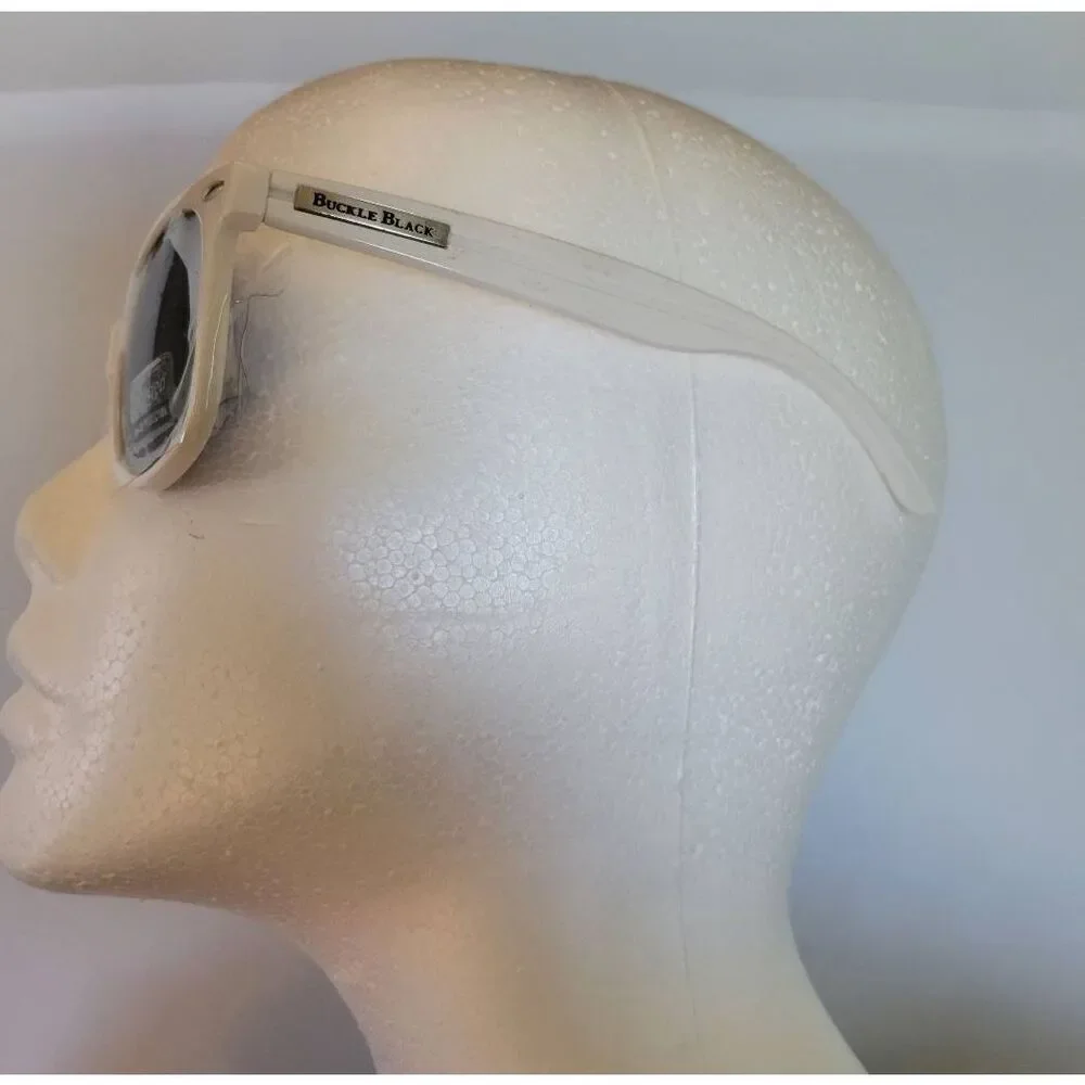New! Buckle Black polarized sunglasses